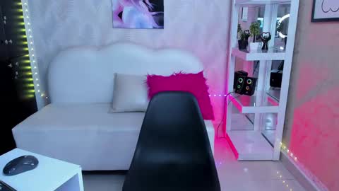 Candy online show from March 2025 08:31:02 PM