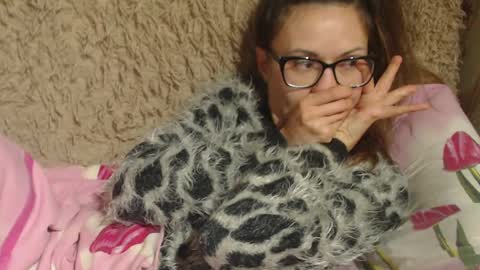 say meow and send tips  online show from December 2024 06:55:01 PM