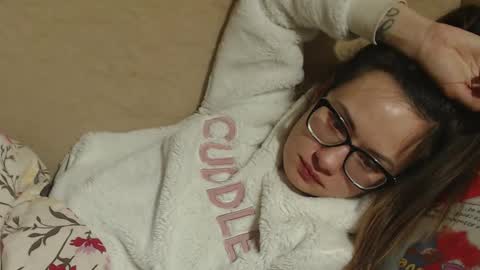 say meow and send tips  online show from March 2025 01:04:01 AM