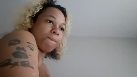 candyredxo2024 online show from September 2025 04:18:01 PM