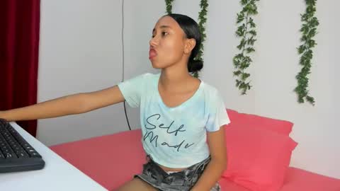 Snapshot of candysexi_10 chatting on November 2025 01:17:01 AM candysexi_10 online show from November 2025 01:17:01 AM