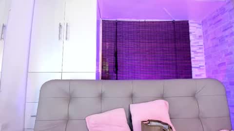 Isabella online show from September 2025 12:27:01 PM