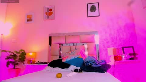 Candy online show from November 2025 07:13:01 PM