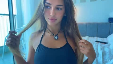 Caroline online show from November 2025 01:09:02 AM