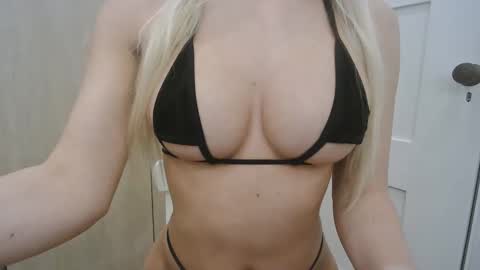 your queen online show from November 2025 04:50:01 PM