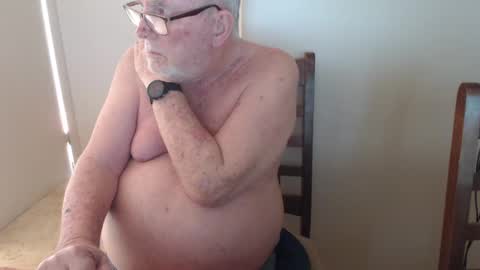 Snapshot of capt5105 chatting on February 2025 06:31:01 AM capt5105 online show from February 2025 06:31:01 AM