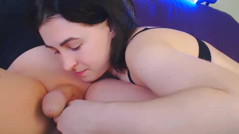 girl - foxi and tranny - kami online show from February 2025 01:31:02 PM