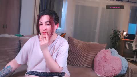 girl - foxi and tranny - kami online show from April 2026 05:43:02 PM