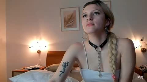 caressyourself online show from January 2025 05:22:02 PM