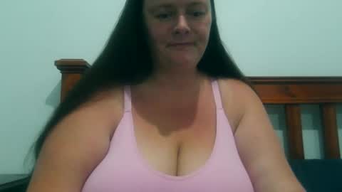 carinabro10 online show from November 2025 04:05:01 AM