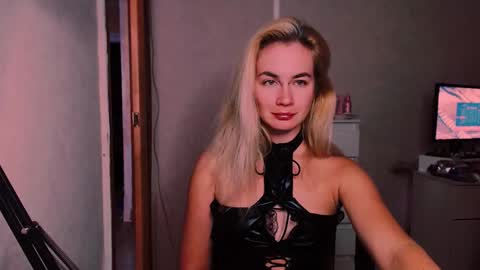 Carin online show from September 2025 08:43:01 PM