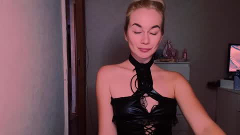 Carin online show from October 2025 07:33:02 PM