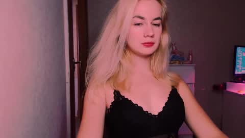 Carin online show from October 2025 08:20:01 PM