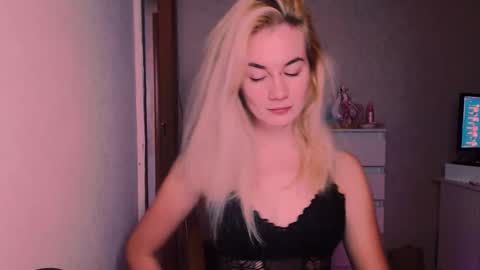 Carin online show from November 2025 07:49:02 PM