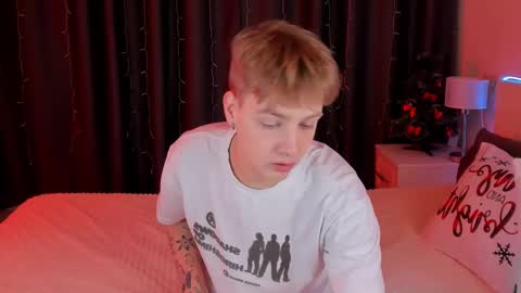 Snapshot of carl_kvirrr chatting on December 2024 11:02:01 AM Carl online show from December 2024 11:02:01 AM