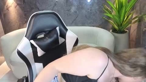 Carla  online show from October 2025 12:49:02 PM