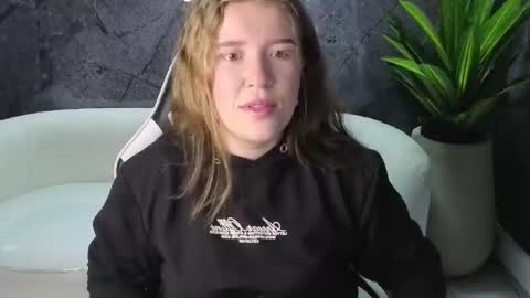 Carla  online show from November 2025 01:11:02 PM