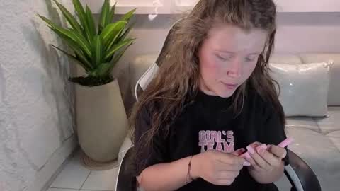 Carla  online show from November 2025 01:09:02 PM