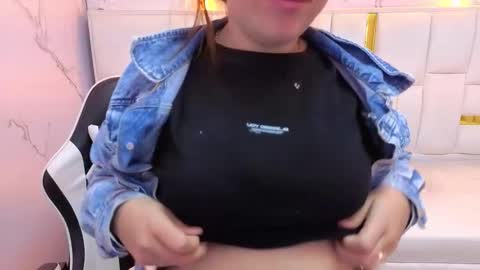 Carla  online show from November 2025 01:04:02 PM