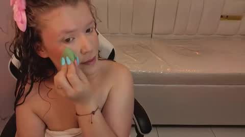 Carla  online show from November 2025 12:49:02 PM