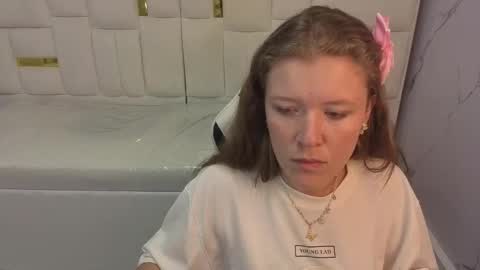 Carla  online show from November 2025 01:00:02 PM