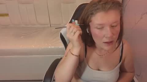 Carla  online show from November 2025 08:00:01 PM