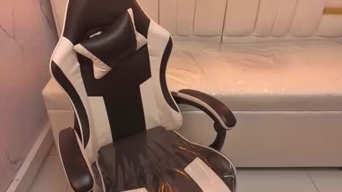 Carla  online show from November 2025 12:52:01 PM