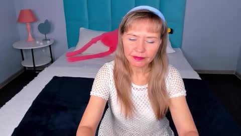 Carla Vogue online show from October 2025 03:18:01 AM