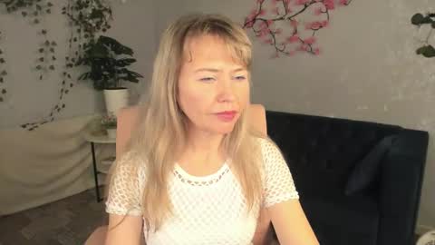 Carla Vogue online show from November 2025 05:49:01 AM