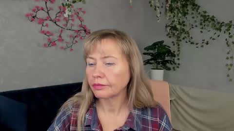 Carla Vogue online show from November 2025 06:02:01 AM