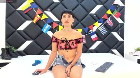 Snapshot of carlalinares chatting on June 2026 12:29:02 PM Carla Linares online show from June 2026 12:29:02 PM