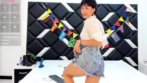 Snapshot of carlalinares chatting on June 2026 10:36:02 PM Carla Linares online show from June 2026 10:36:02 PM