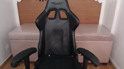 CARLYE   online show from November 2025 03:47:01 PM