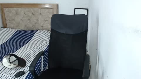 carlossmi01 online show from September 2025 11:32:01 AM