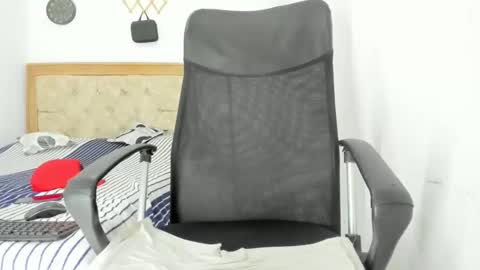 carlossmi01 online show from September 2025 11:14:01 AM