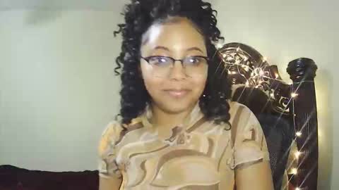 Snapshot of carmellovekisses chatting on December 2025 09:43:01 PM CARAMEL xoxo online show from December 2025 09:43:01 PM