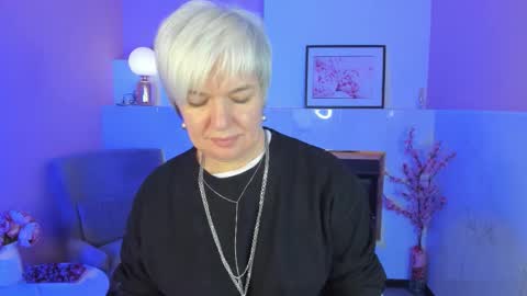 Carmen online show from September 2025 08:45:01 PM