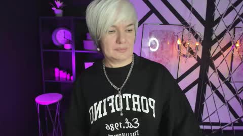 Carmen online show from November 2025 08:52:01 PM