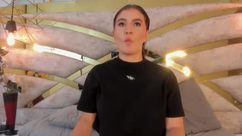 caro_giraldo_ online show from October 2025 11:44:02 AM