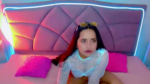 Snapshot of carolaine01 chatting on November 2025 03:00:01 PM Carolaine01 online show from November 2025 03:00:01 PM