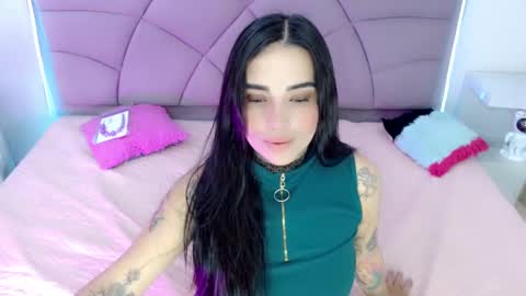 Snapshot of carolaine01 chatting on November 2025 05:45:02 PM Carolaine01 online show from November 2025 05:45:02 PM