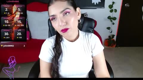 Caroline online show from October 2025 01:41:02 PM