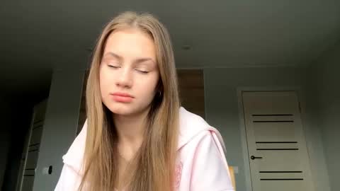 Snapshot of carolecronan chatting on December 2025 08:31:02 AM Lisa online show from December 2025 08:31:02 AM