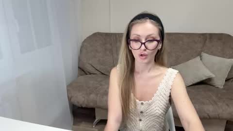 Carolin online show from November 2025 10:10:02 AM