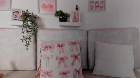 Carolina  online show from March 2025 02:50:01 AM