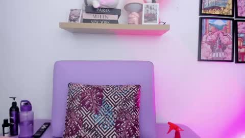 Carolina  online show from October 2025 08:59:01 PM