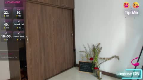 carolina_zaens online show from December 2024 01:43:01 PM