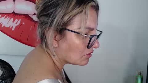 Carolina online show from February 2025 12:19:02 AM