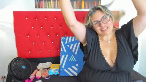 Carolina online show from September 2025 05:13:01 PM