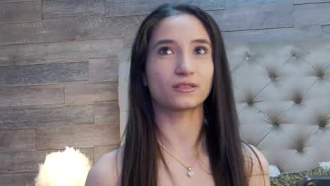 Snapshot of carolinahart chatting on December 2025 08:10:01 AM carolinahart online show from December 2025 08:10:01 AM